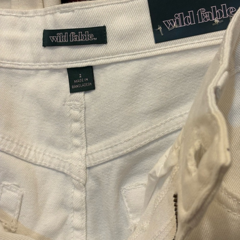 NWT - Wild Fable White Straight Leg Jeans with Distressed Knees! - Picture 7 of 9